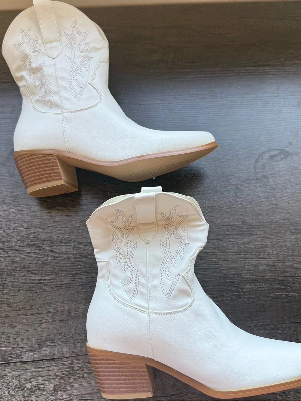 Women’s White Western Ankle Boots - Stylish Cowboy Heel